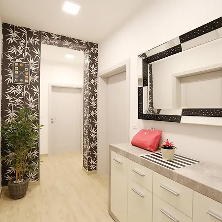 Apartment Corner *